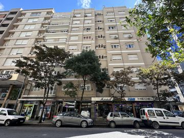 3 Dormitorios - Amplio Balcón - Centro / SE TOMAN PERMUTAS
