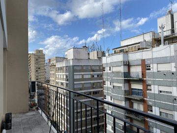 3 Dormitorios - Amplio Balcón - Centro / SE TOMAN PERMUTAS