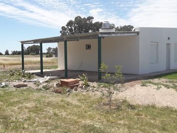 Casa en venta - 2 Dormitorios 1 Baño - Cochera - 1.050Mts2 - Bordenave, Puán