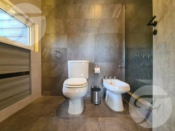 Venta en Renata Norte Pinamar I Departamento de dos dormitorios con terraza y cochera