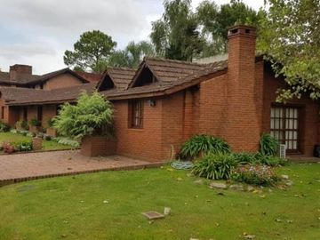 CASA EN VENTA EN COUNTRY MASCHWITZ CLUB