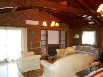 CASA EN VENTA EN COUNTRY MASCHWITZ CLUB
