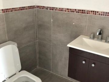 Departamento semi-piso 3 ambientes con 2 cocheras en venta - Berazategui