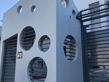 Departamento semi-piso 3 ambientes con 2 cocheras en venta - Berazategui