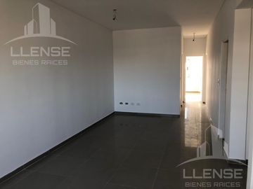Departamento semi-piso 3 ambientes con 2 cocheras en venta - Berazategui