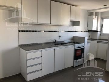 Departamento semi-piso 3 ambientes con 2 cocheras en venta - Berazategui