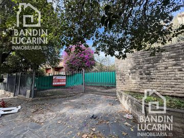 Casa en Venta sobre dos lotes en Berazategui Ideal desarrollos Inmobiliarios.