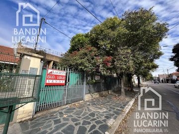 Casa en Venta sobre dos lotes en Berazategui Ideal desarrollos Inmobiliarios.