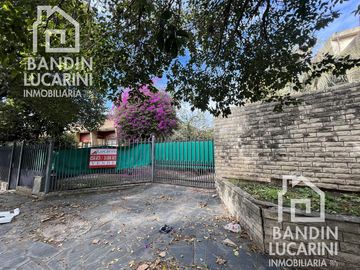 Casa en Venta sobre dos lotes en Berazategui Ideal desarrollos Inmobiliarios.