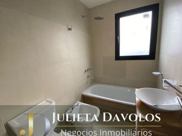 Casa en Venta 7 ambientes Barrio El Canton Golf con vista al golf