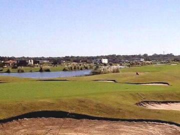 Casa en Venta 7 ambientes Barrio El Canton Golf con vista al golf