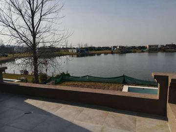 Casa en Venta 7 ambientes Barrio El Canton Golf con vista al golf