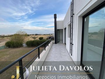 Casa en Venta 7 ambientes Barrio El Canton Golf con vista al golf