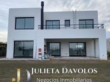 Casa en Venta 7 ambientes Barrio El Canton Golf con vista al golf
