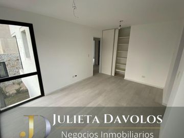 Casa en Venta 7 ambientes Barrio El Canton Golf con vista al golf