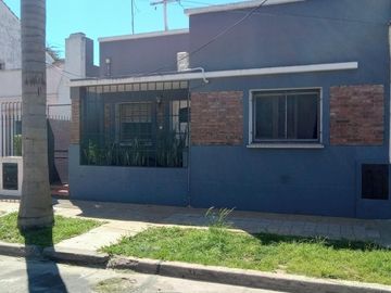Casa en venta - 2 Dormitorios 1 Baño - Beccar, San Isidro