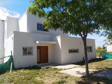 Casa  en venta en  San Matias