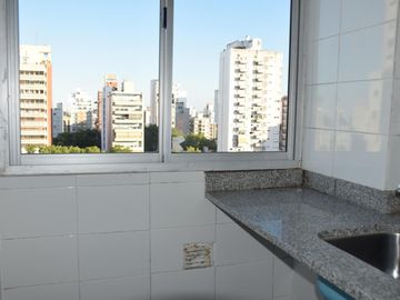 Departamento. 51 entre 3 y 4.  2 dormitorios. Cochera.