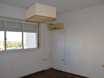 Departamento. 51 entre 3 y 4.  2 dormitorios. Cochera.