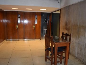 Departamento. 51 entre 3 y 4.  2 dormitorios. Cochera.
