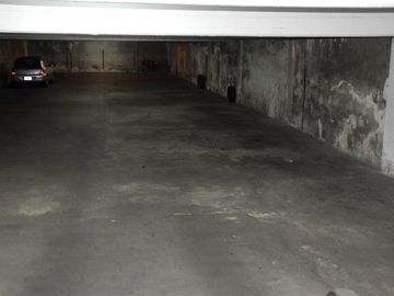 Departamento. 51 entre 3 y 4.  2 dormitorios. Cochera.