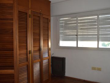 Departamento. 51 entre 3 y 4.  2 dormitorios. Cochera.