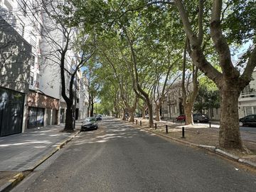 Departamento. 51 entre 3 y 4.  2 dormitorios. Cochera.