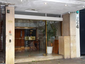 Departamento. 51 entre 3 y 4.  2 dormitorios. Cochera.