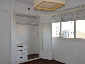 Departamento. 51 entre 3 y 4.  2 dormitorios. Cochera.