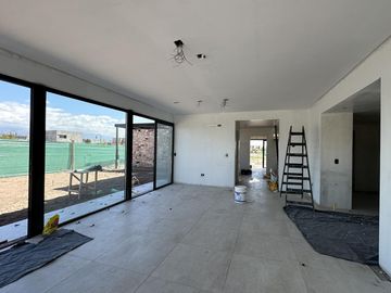 Casa con dormitorio prinpal en PB!!!
