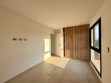 Casa con dormitorio prinpal en PB!!!