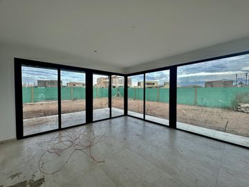 Casa con dormitorio prinpal en PB!!!