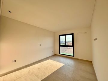 Casa con dormitorio prinpal en PB!!!