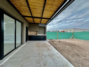 Casa con dormitorio prinpal en PB!!!
