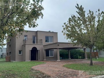 Casa en venta en el canton golf