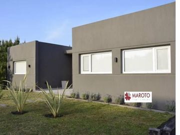 Costa Esmeralda - Casa en venta en barrio Senderos 1