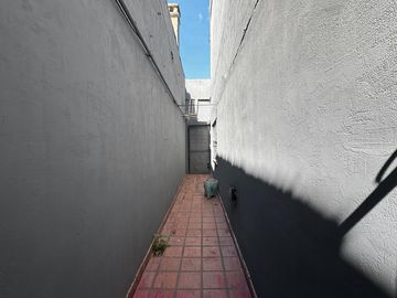Casa de 3 dormitorios con quincho, pileta y cochera