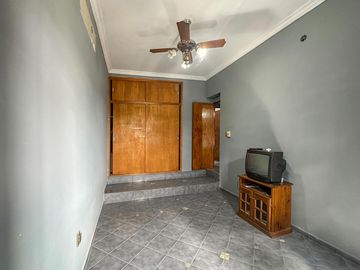 Casa de 3 dormitorios con quincho, pileta y cochera