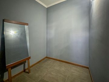 Casa de 3 dormitorios con quincho, pileta y cochera