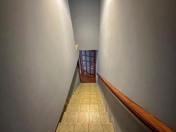 Casa de 3 dormitorios con quincho, pileta y cochera