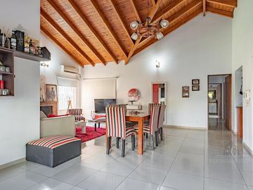 Casa en Funes 3 Dormitorios Av. Fuerzas Aereas excelente ubicación
