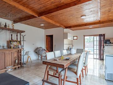Casa en Funes 3 Dormitorios Av. Fuerzas Aereas excelente ubicación