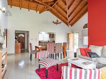 Casa en Funes 3 Dormitorios Av. Fuerzas Aereas excelente ubicación
