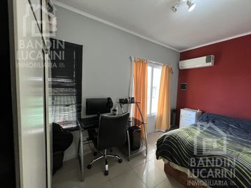 Casa en Venta en Berazategui. Dos casas. Ideal familia grande o dos familias.