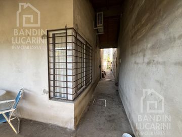Casa en Venta en Berazategui. Dos casas. Ideal familia grande o dos familias.