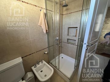 Casa en Venta en Berazategui. Dos casas. Ideal familia grande o dos familias.