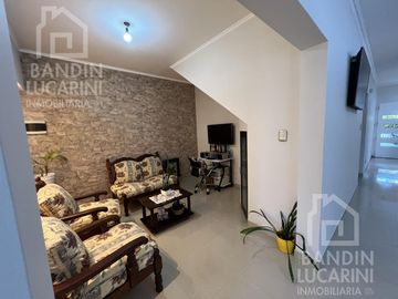 Casa en Venta en Berazategui. Dos casas. Ideal familia grande o dos familias.