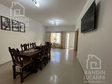 Casa en Venta en Berazategui. Dos casas. Ideal familia grande o dos familias.