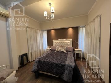 Casa en Venta en Berazategui. Dos casas. Ideal familia grande o dos familias.