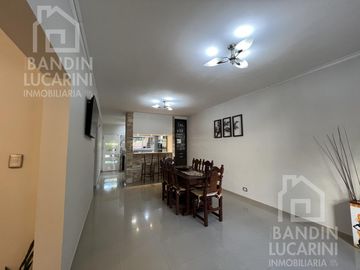 Casa en Venta en Berazategui. Dos casas. Ideal familia grande o dos familias.